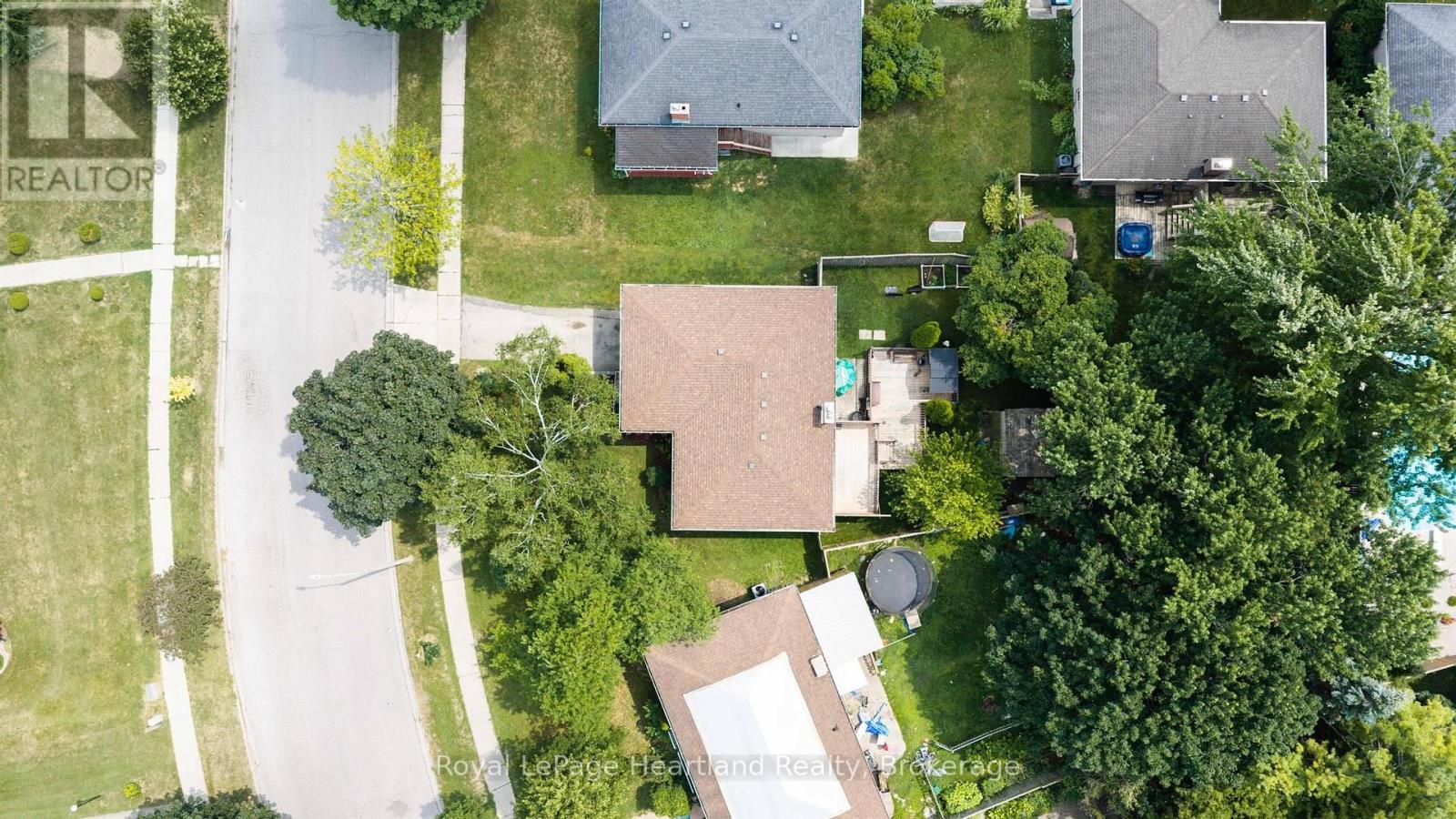 223 Kemp Crescent Property Photo 41