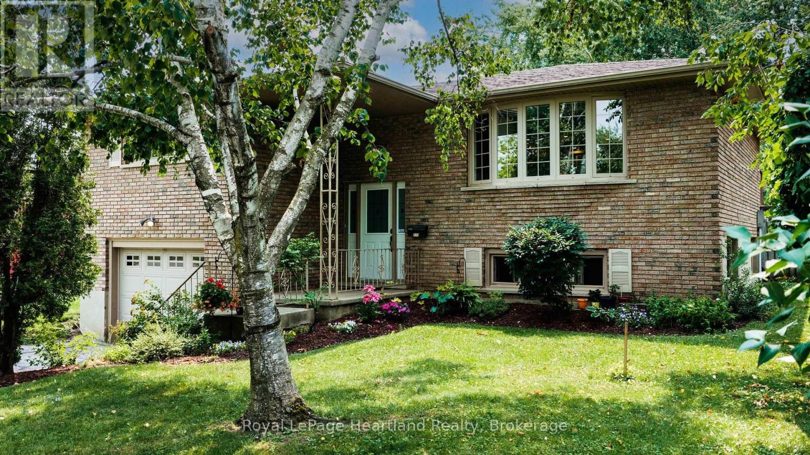 223 Kemp Crescent Property Photo 43