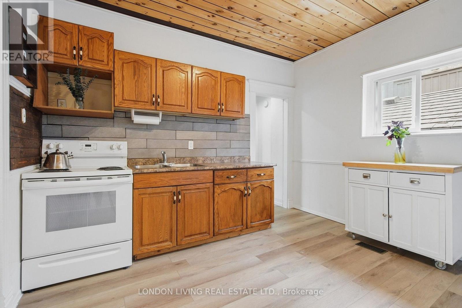 240 Wortley Road Property Photo 11