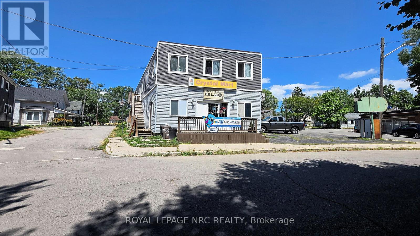 #2 - 74 Queens Circle Property Photo 25