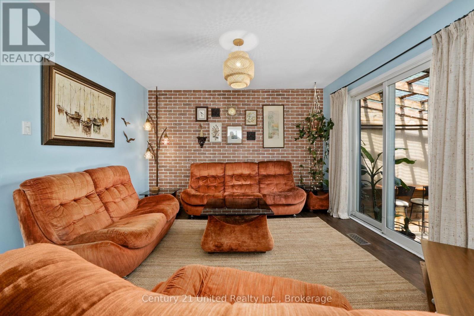 5 George Street E Property Photo 9
