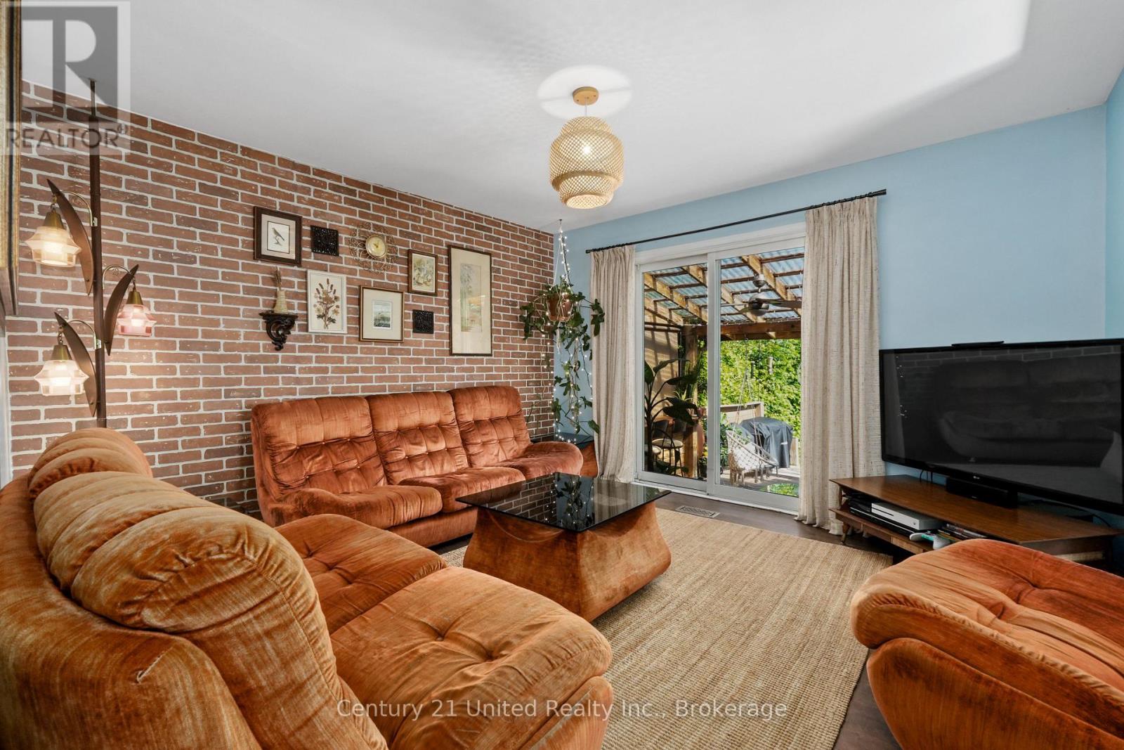 5 George Street E Property Photo 10