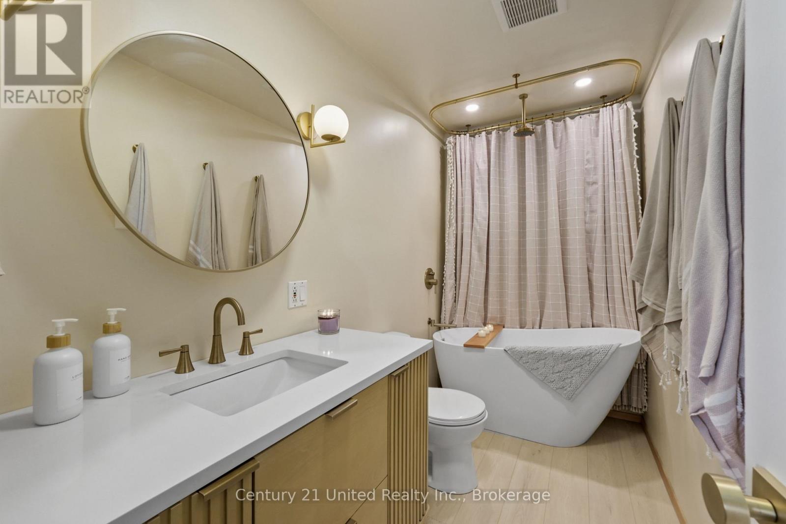 5 George Street E Property Photo 12