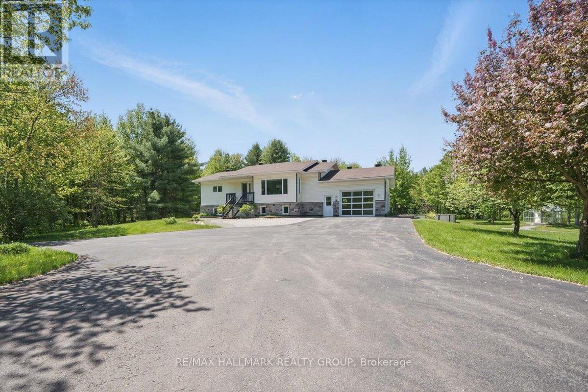 1720 Des Pins Road Property Photo 1