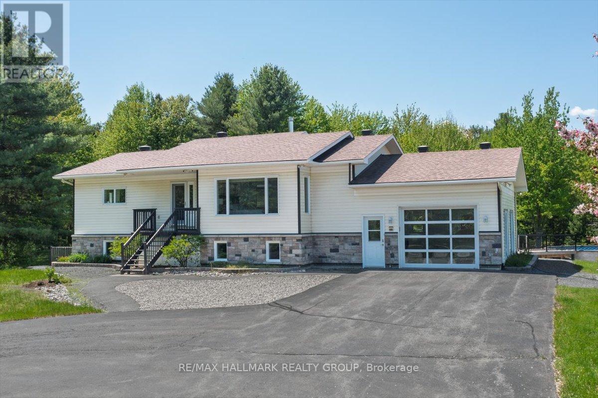 1720 Des Pins Road Property Photo 2