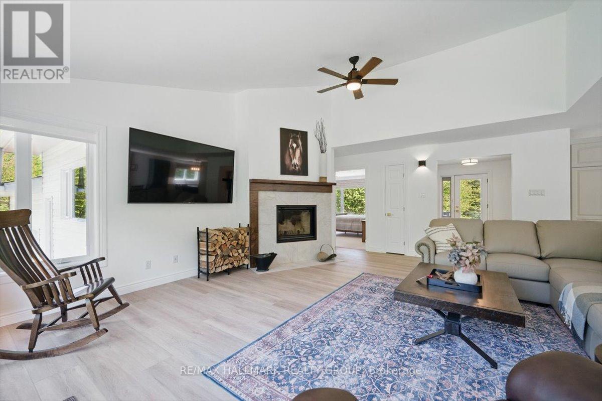 1720 Des Pins Road Property Photo 8