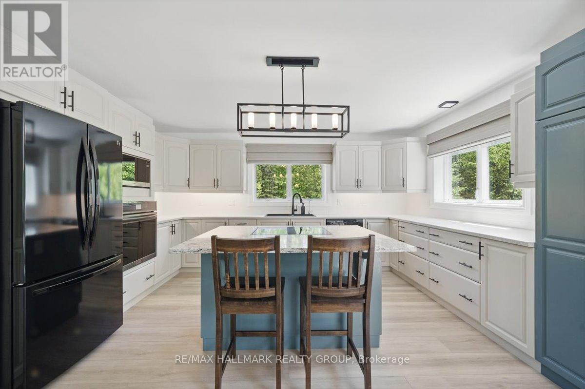 1720 Des Pins Road Property Photo 13