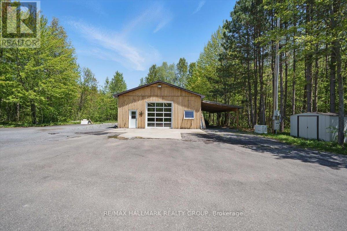 1720 Des Pins Road Property Photo 34