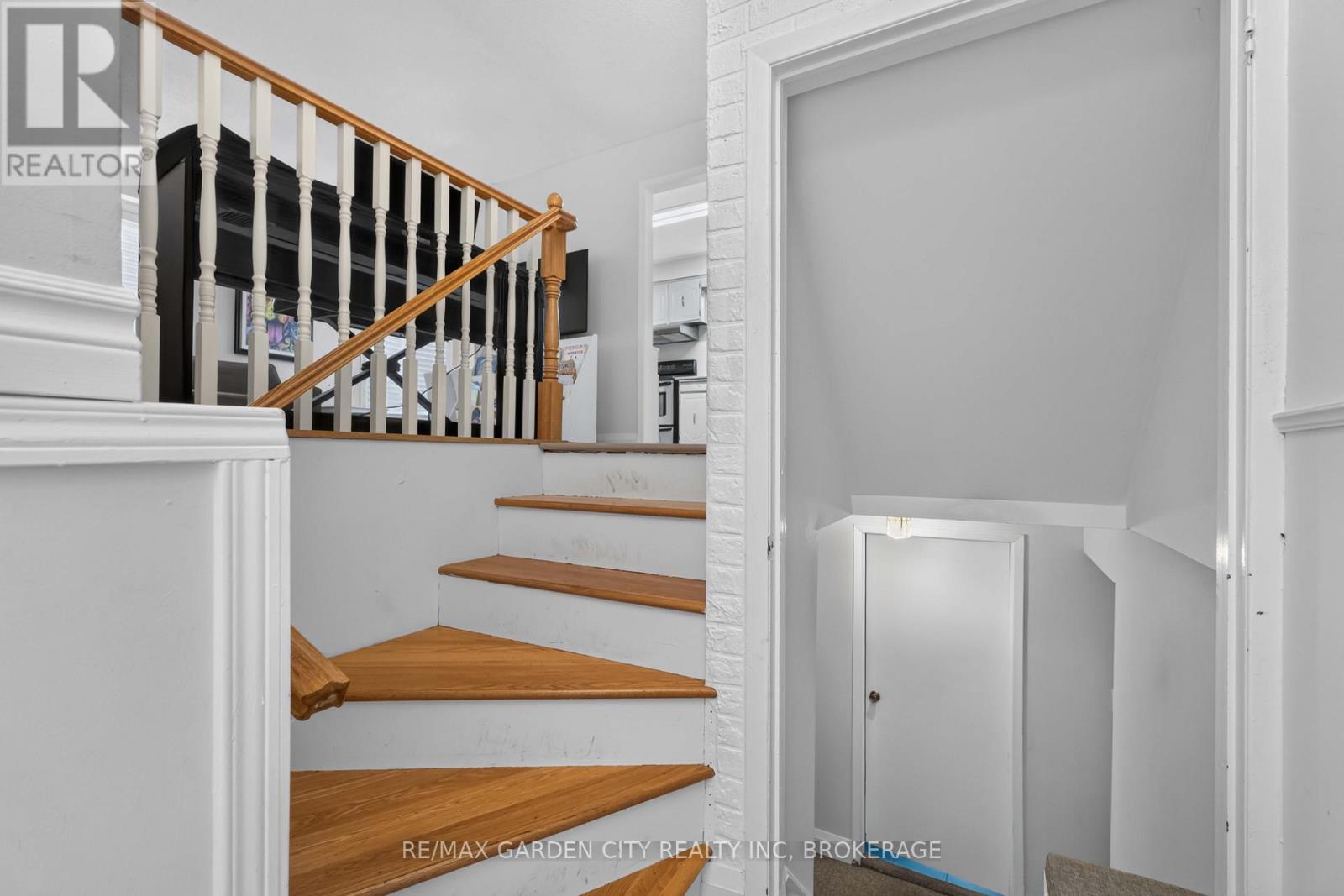 3 Fallingbrook Drive Property Photo 5