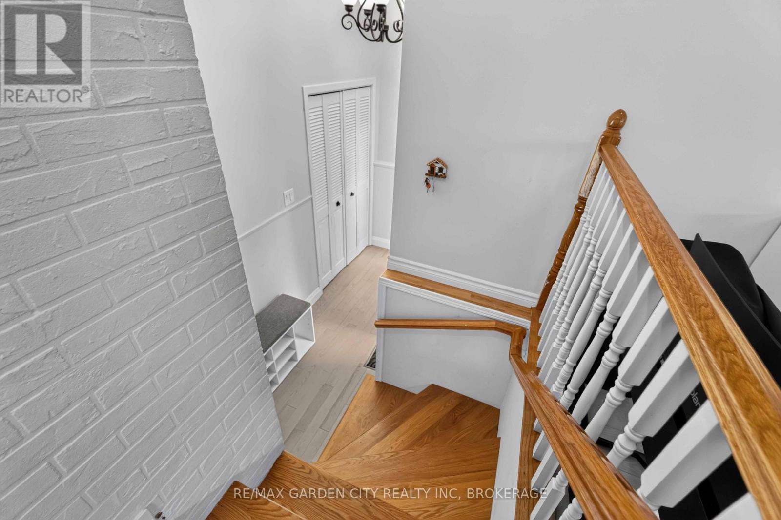 3 Fallingbrook Drive Property Photo 6
