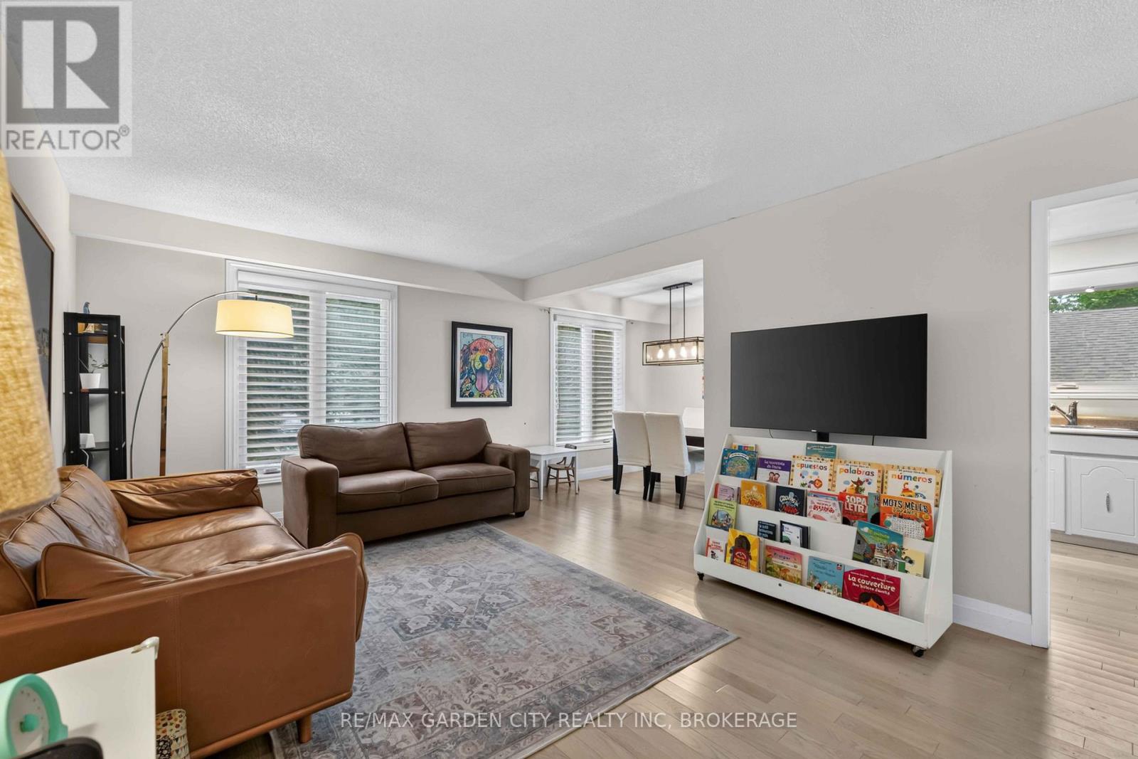 3 Fallingbrook Drive Property Photo 7