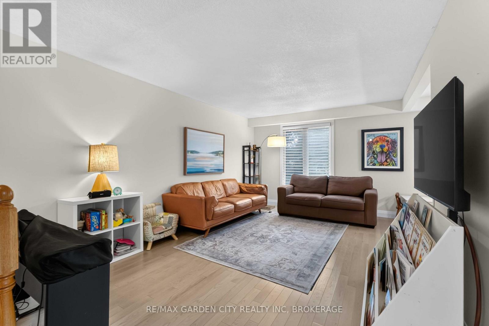 3 Fallingbrook Drive Property Photo 8