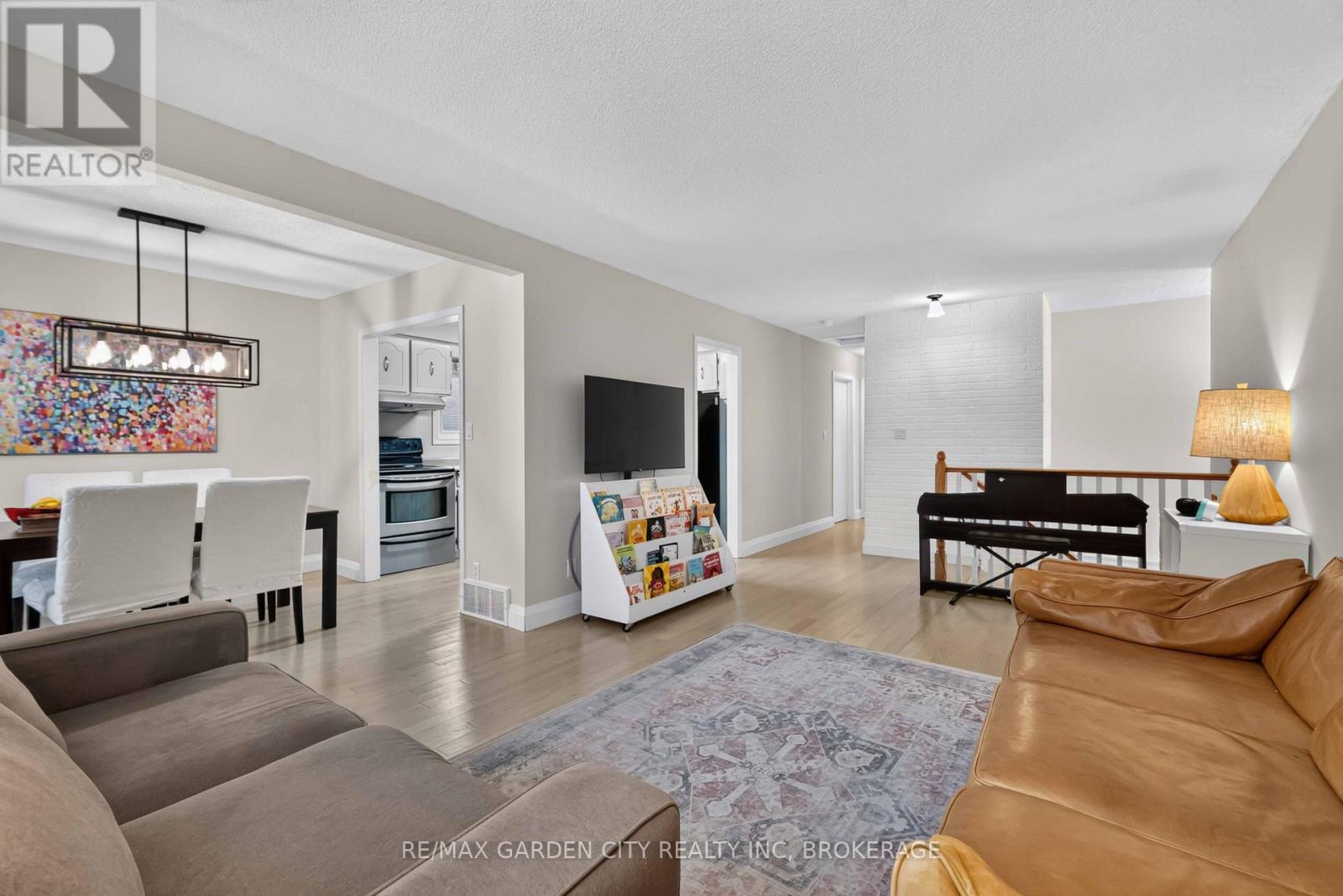 3 Fallingbrook Drive Property Photo 9