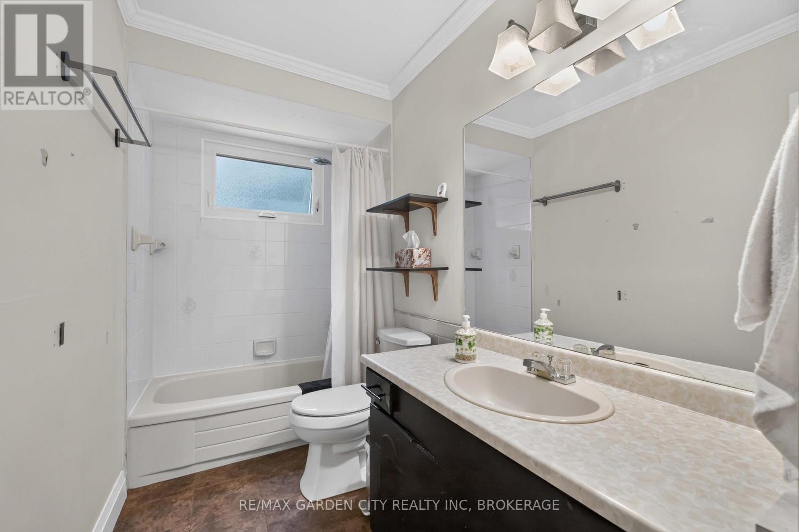 3 Fallingbrook Drive Property Photo 23