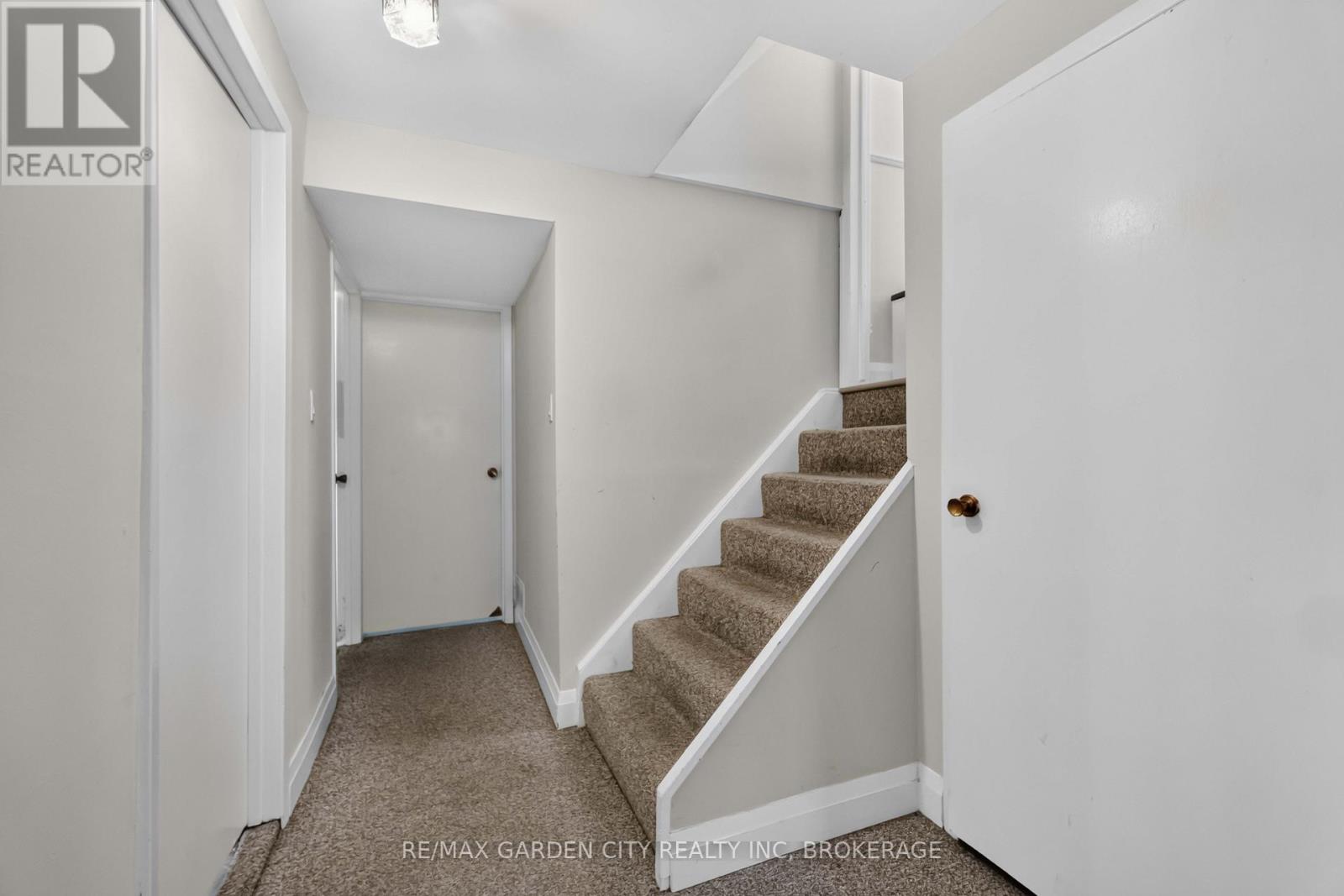 3 Fallingbrook Drive Property Photo 24