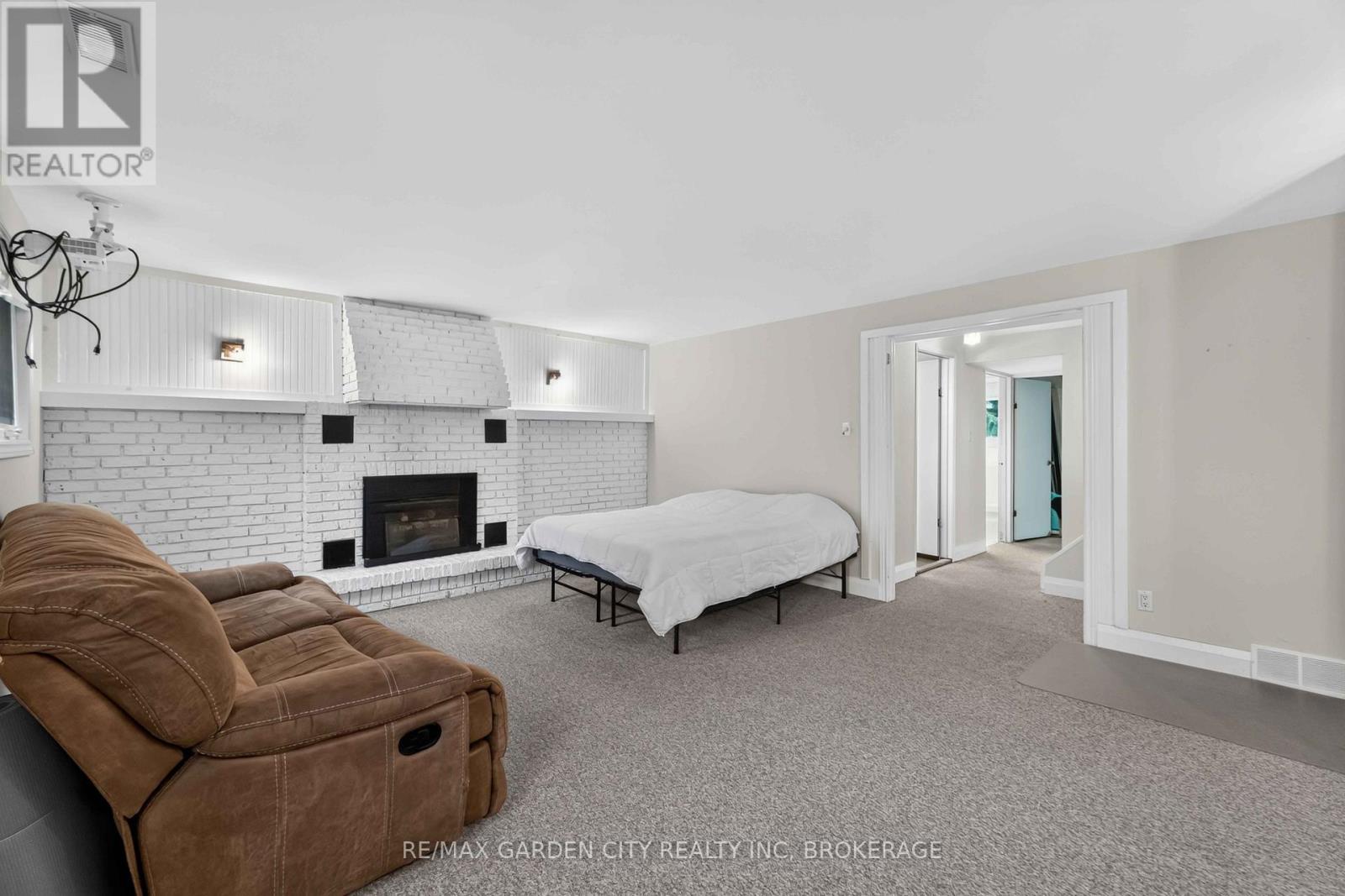 3 Fallingbrook Drive Property Photo 27