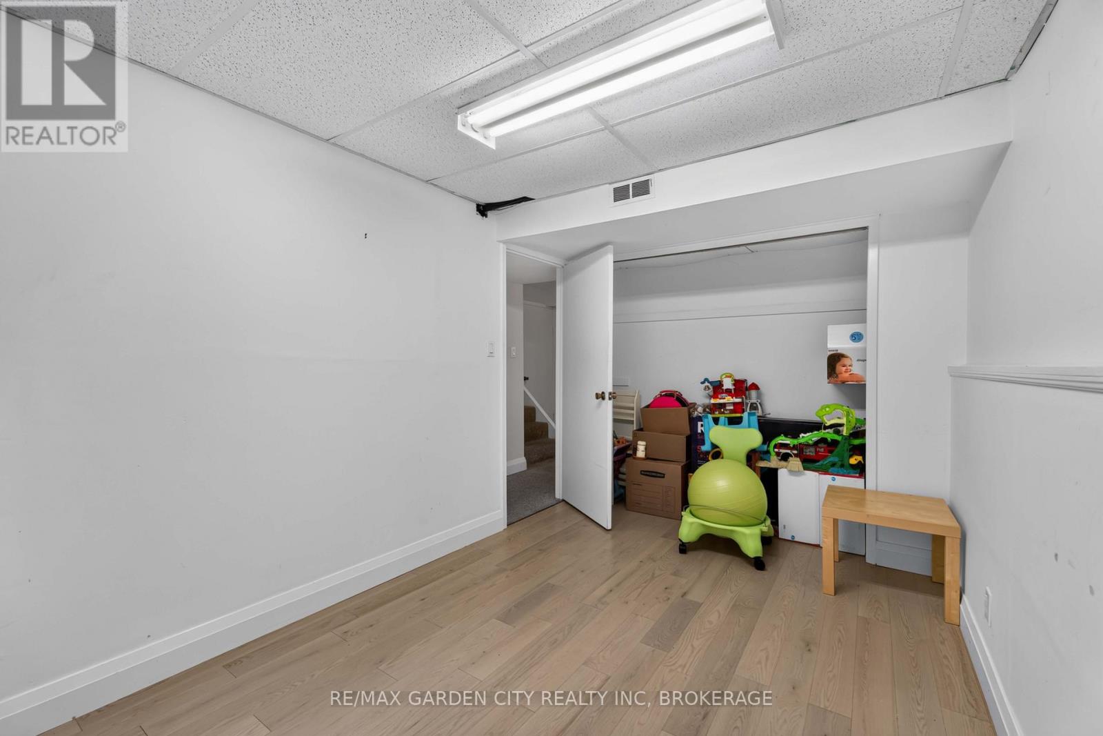 3 Fallingbrook Drive Property Photo 31