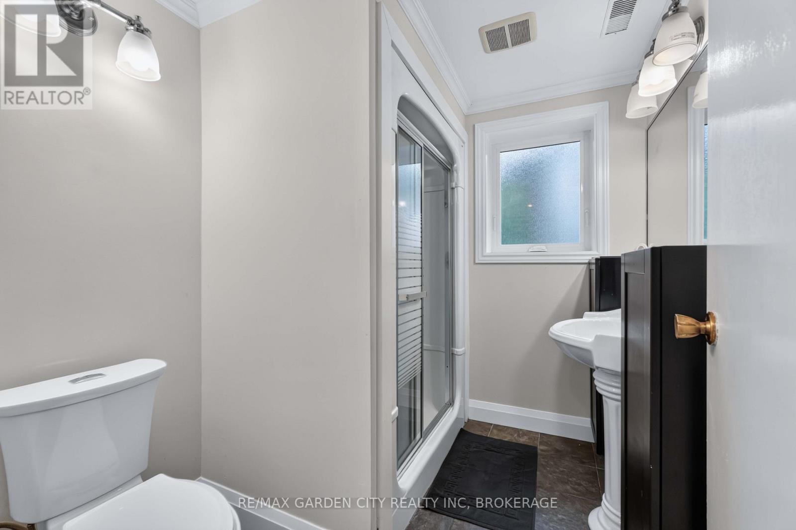 3 Fallingbrook Drive Property Photo 32