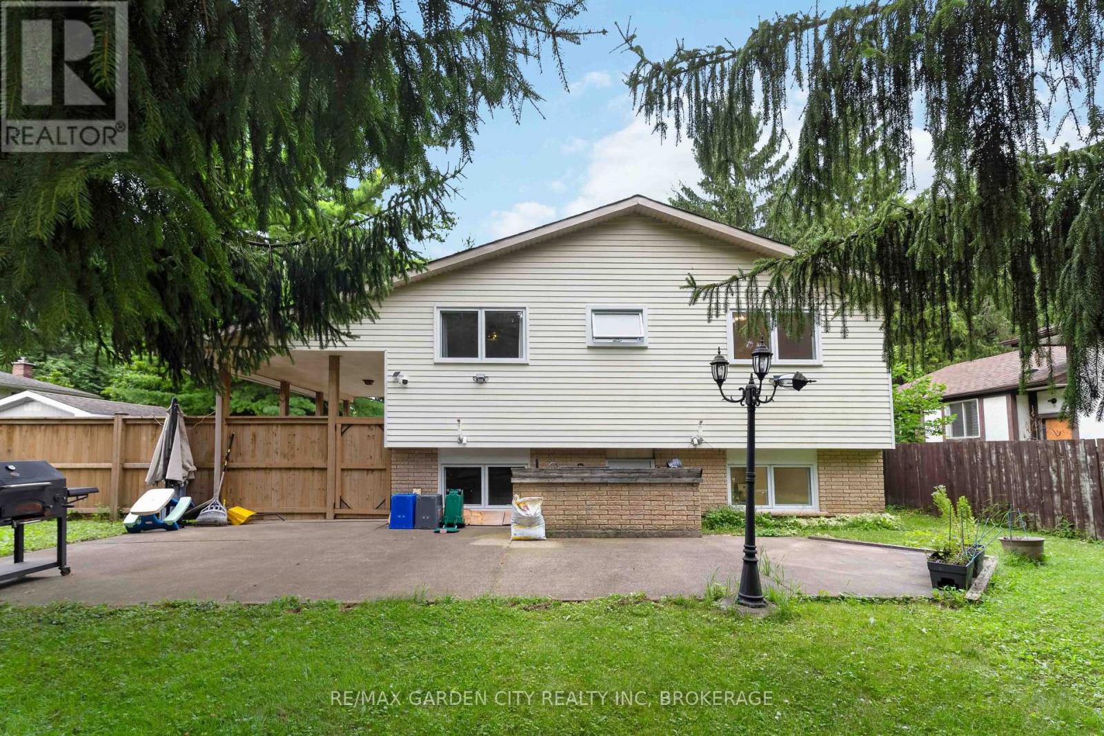 3 Fallingbrook Drive Property Photo 35