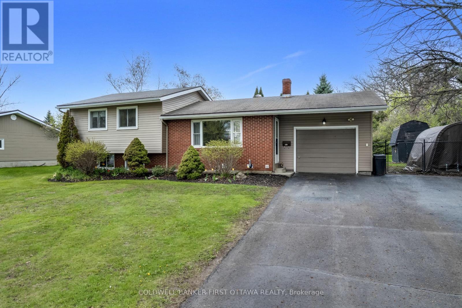 114 Morris Road S Property Photo 1