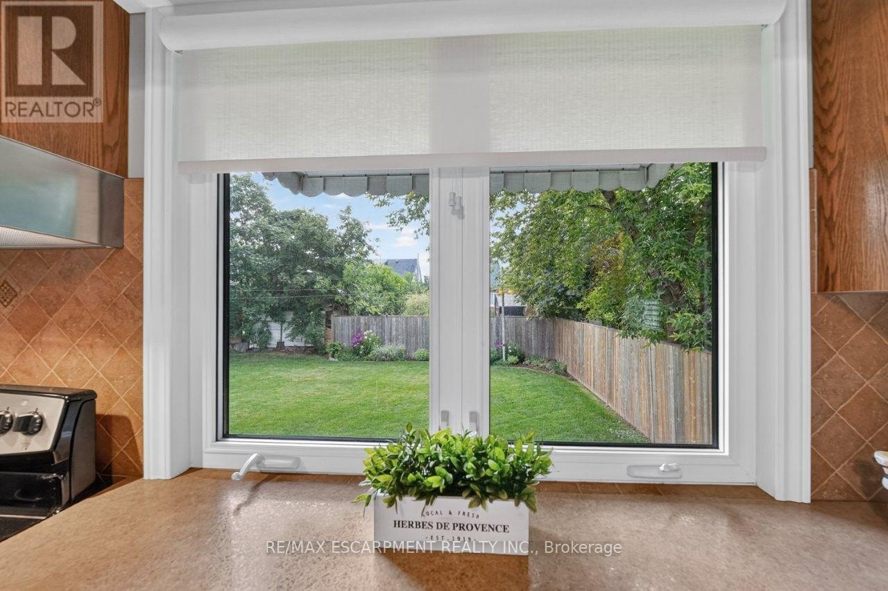 23 Lakeview Avenue Property Photo 8