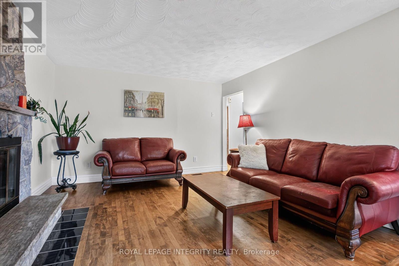 333 Charron Street Property Photo 6
