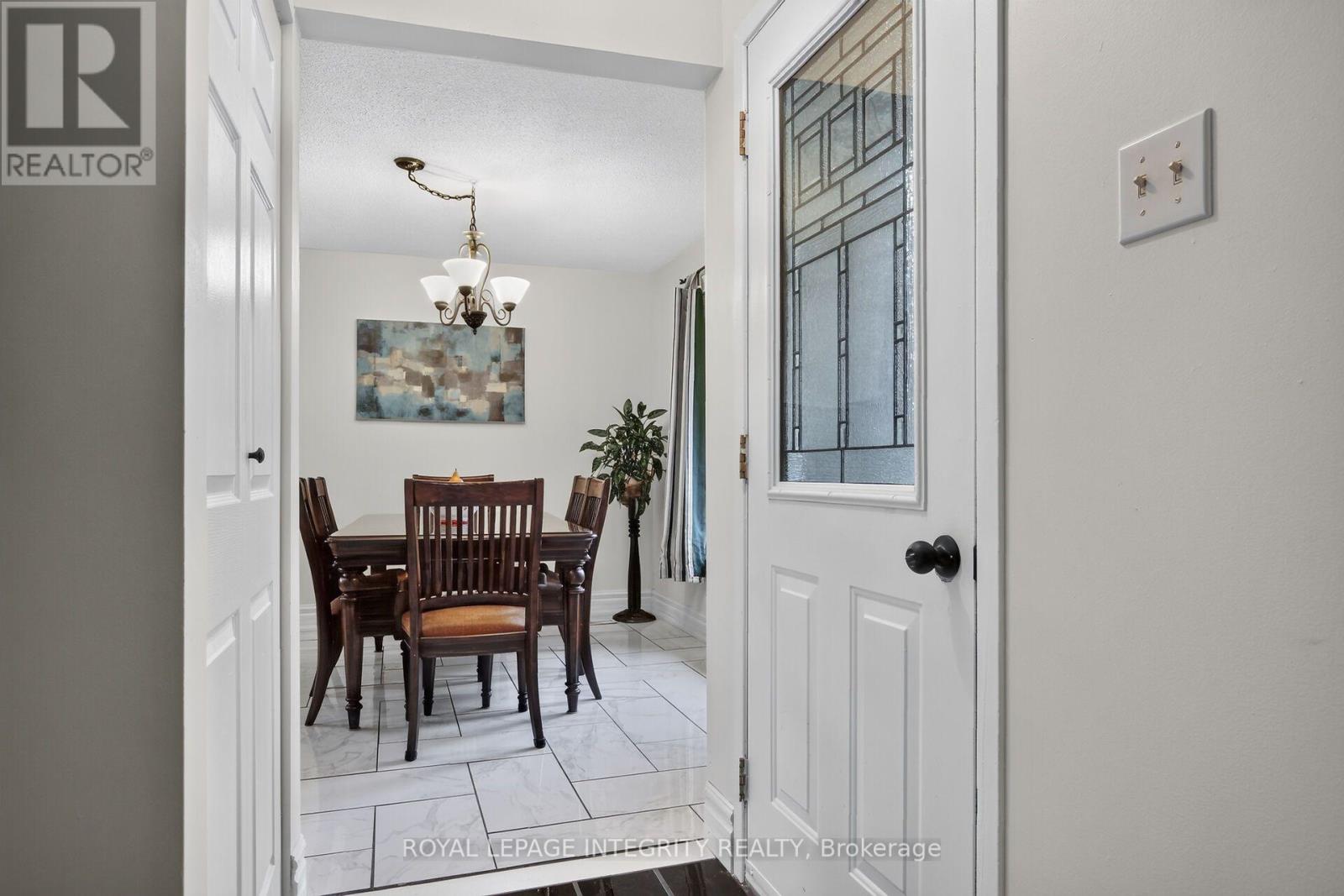 333 Charron Street Property Photo 8