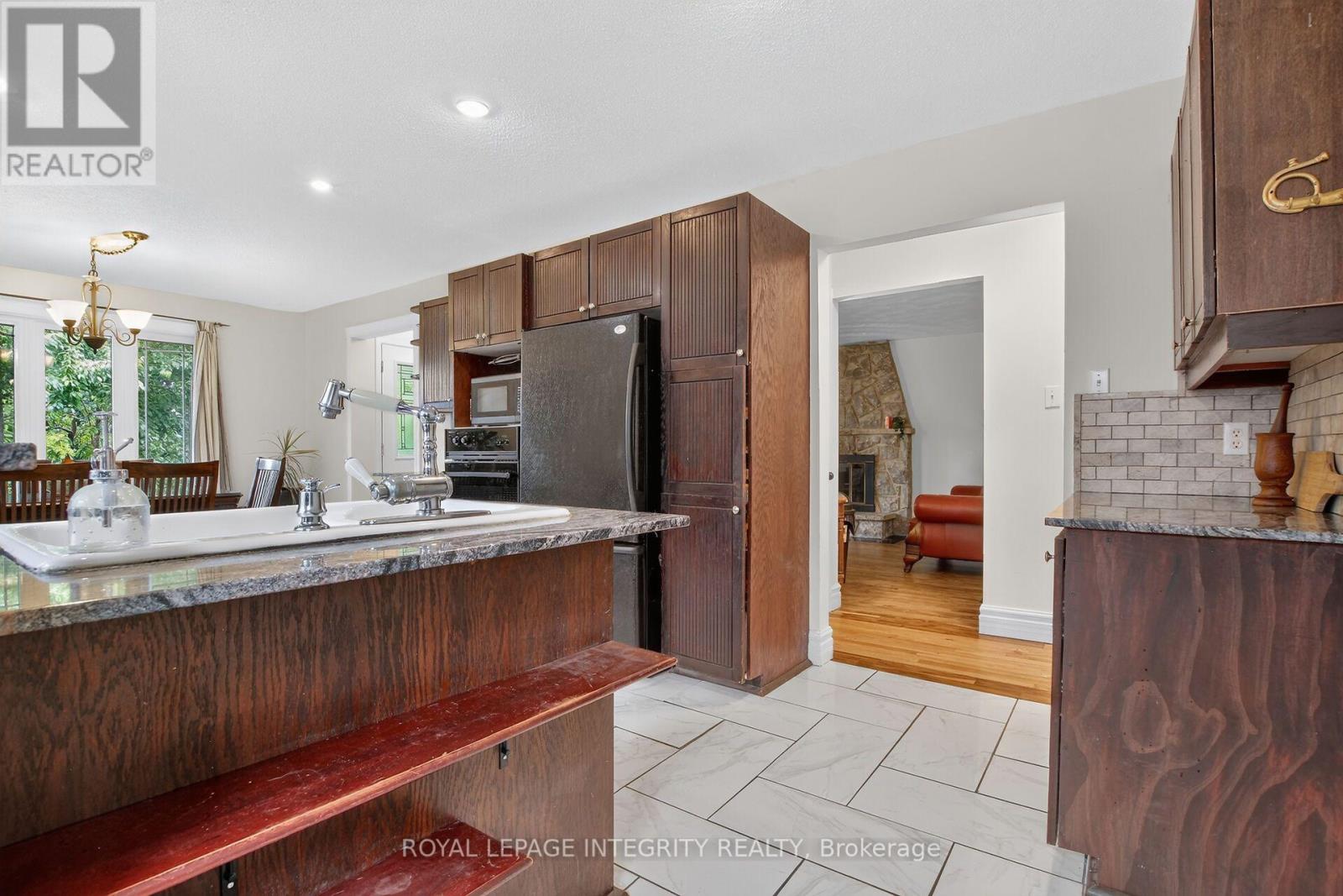 333 Charron Street Property Photo 12