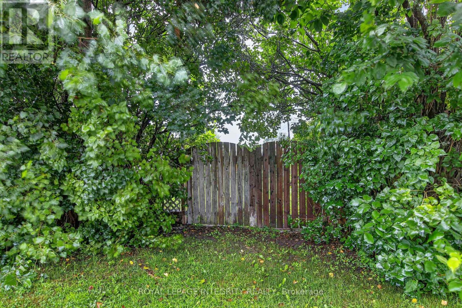 333 Charron Street Property Photo 37