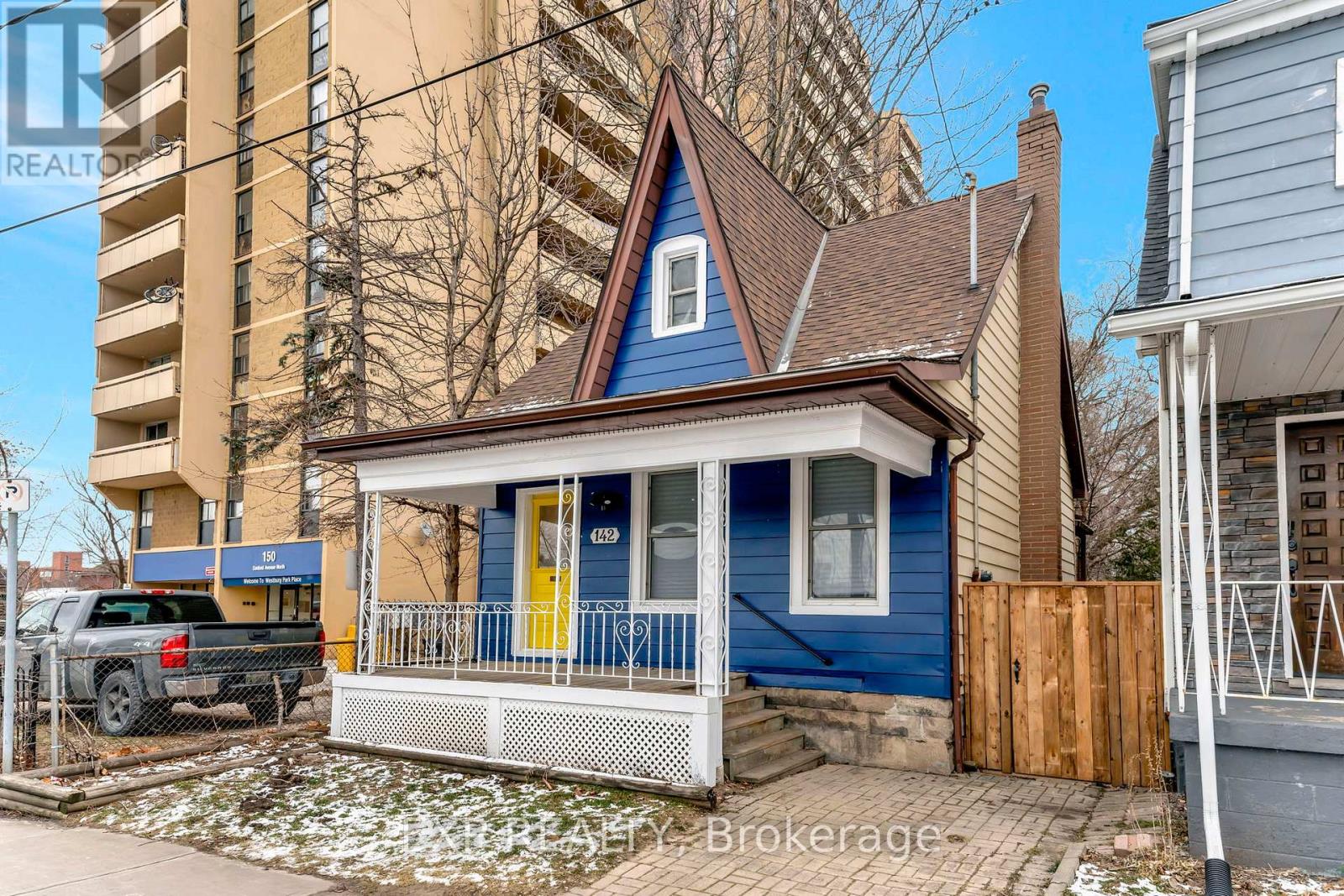 142 Sanford Avenue N Property Photo 3