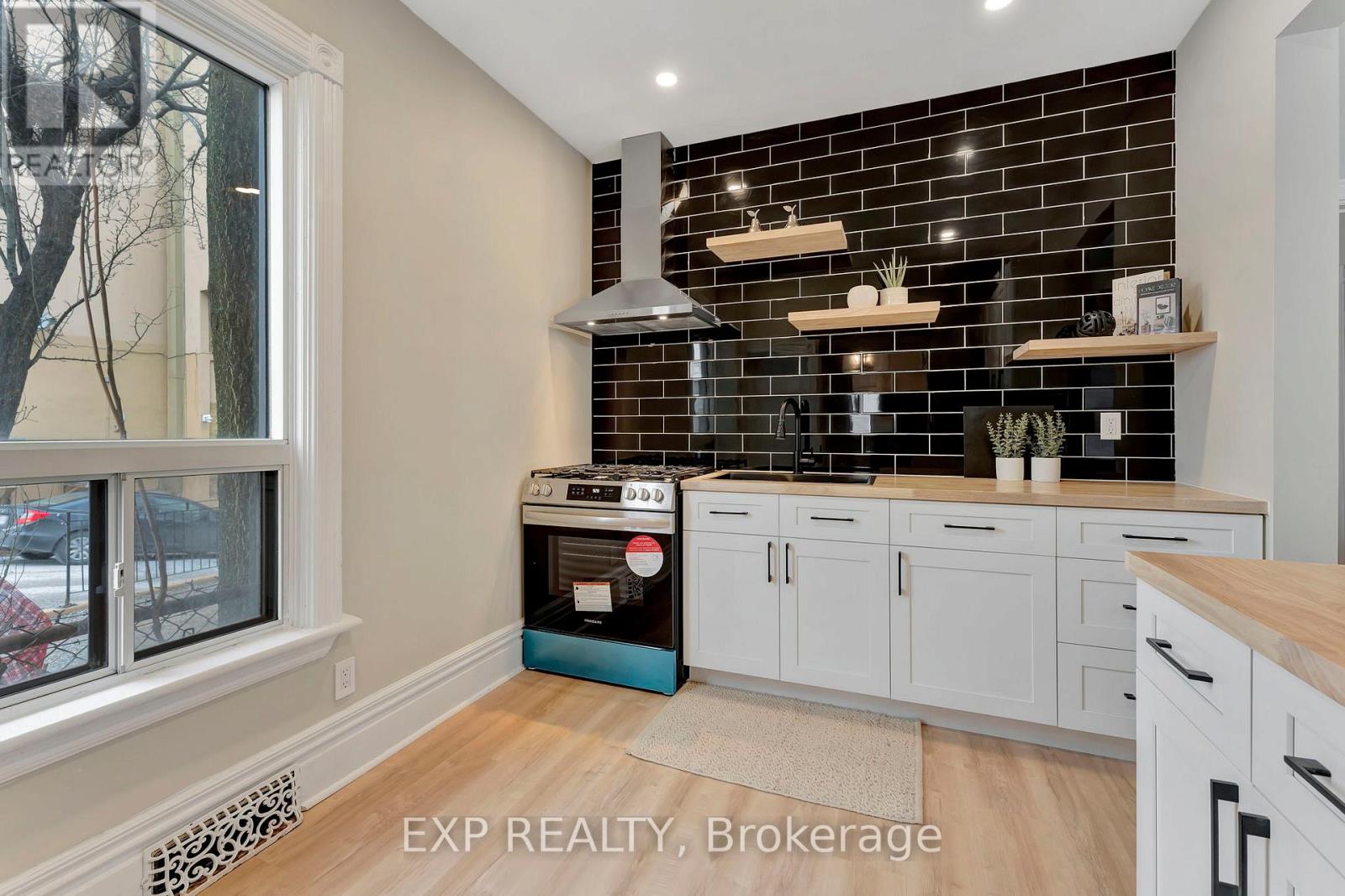 142 Sanford Avenue N Property Photo 16