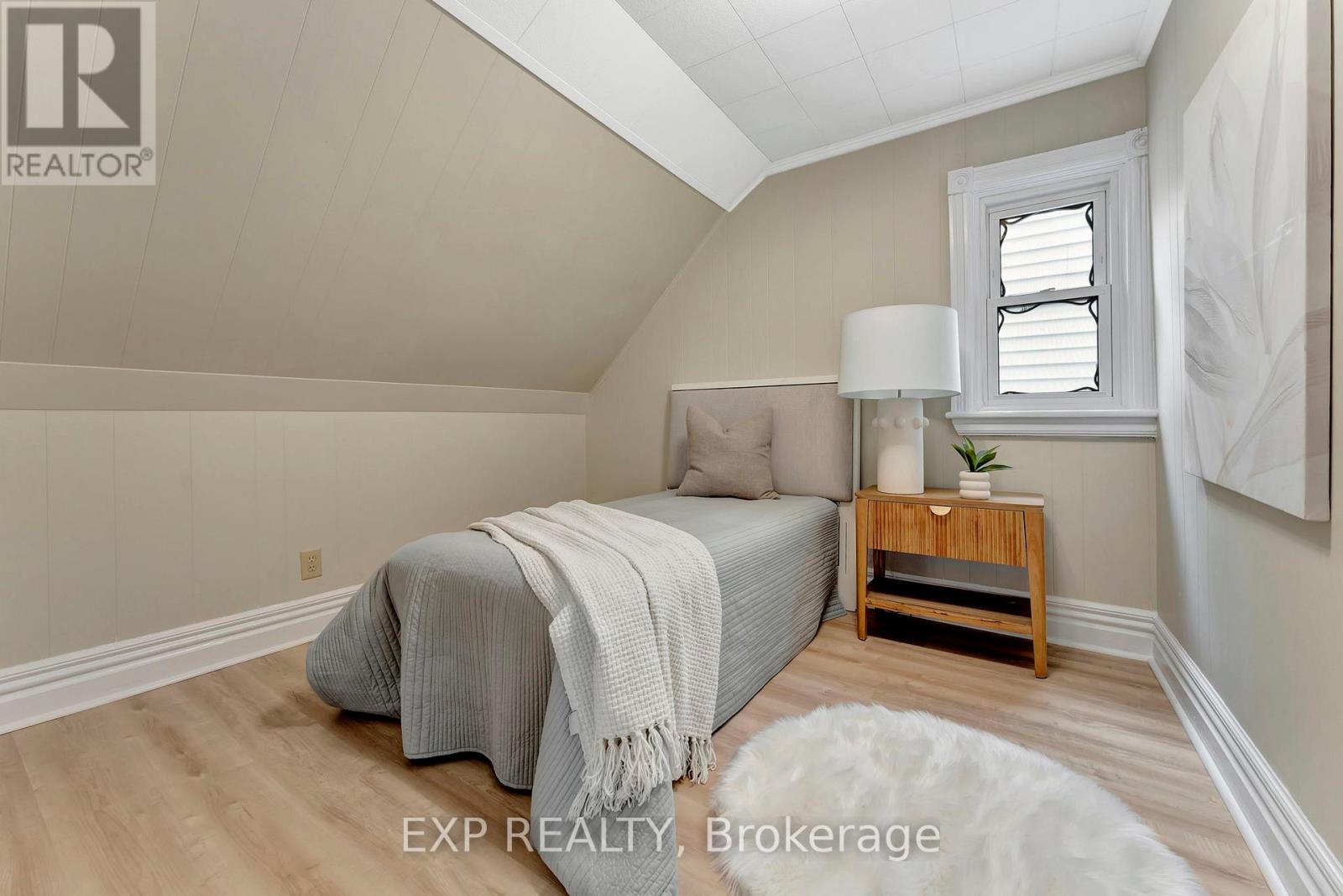 142 Sanford Avenue N Property Photo 25