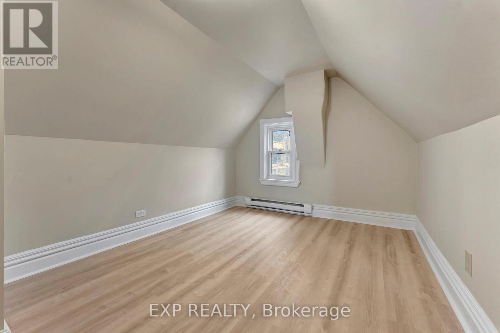 142 Sanford Avenue N Property Photo 26