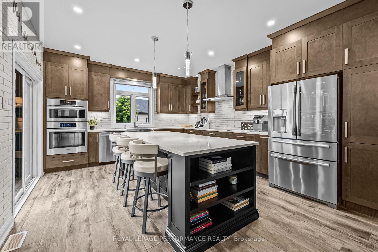441 Bruges Street Property Photo 12