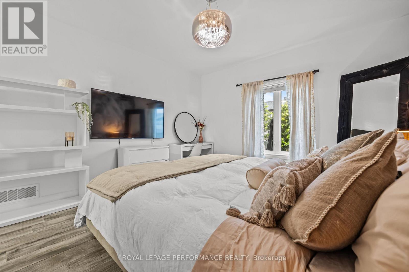 441 Bruges Street Property Photo 15