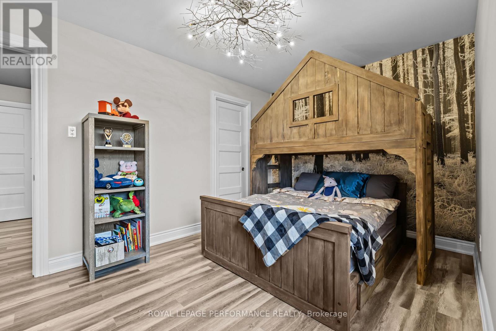 441 Bruges Street Property Photo 24