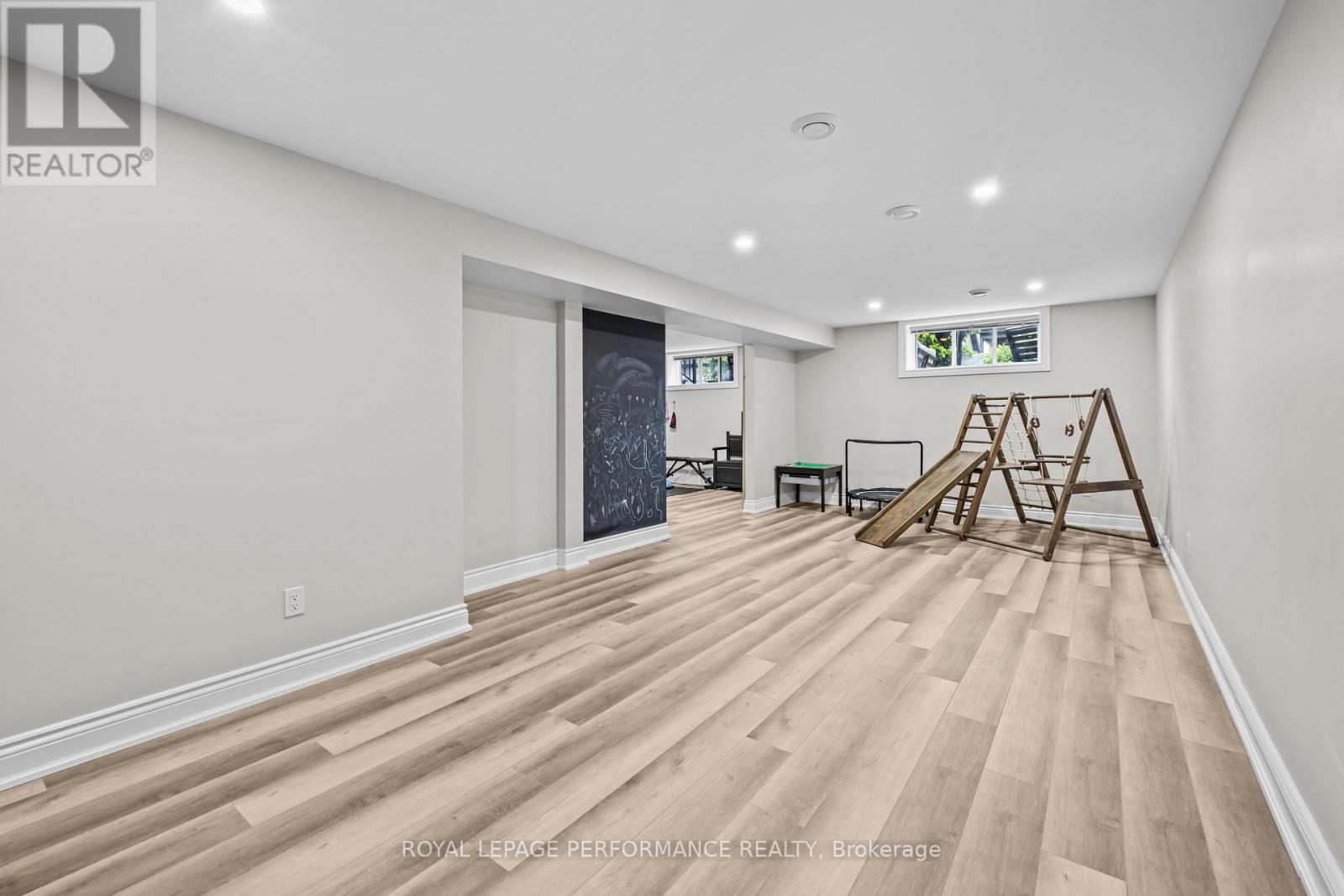 441 Bruges Street Property Photo 32