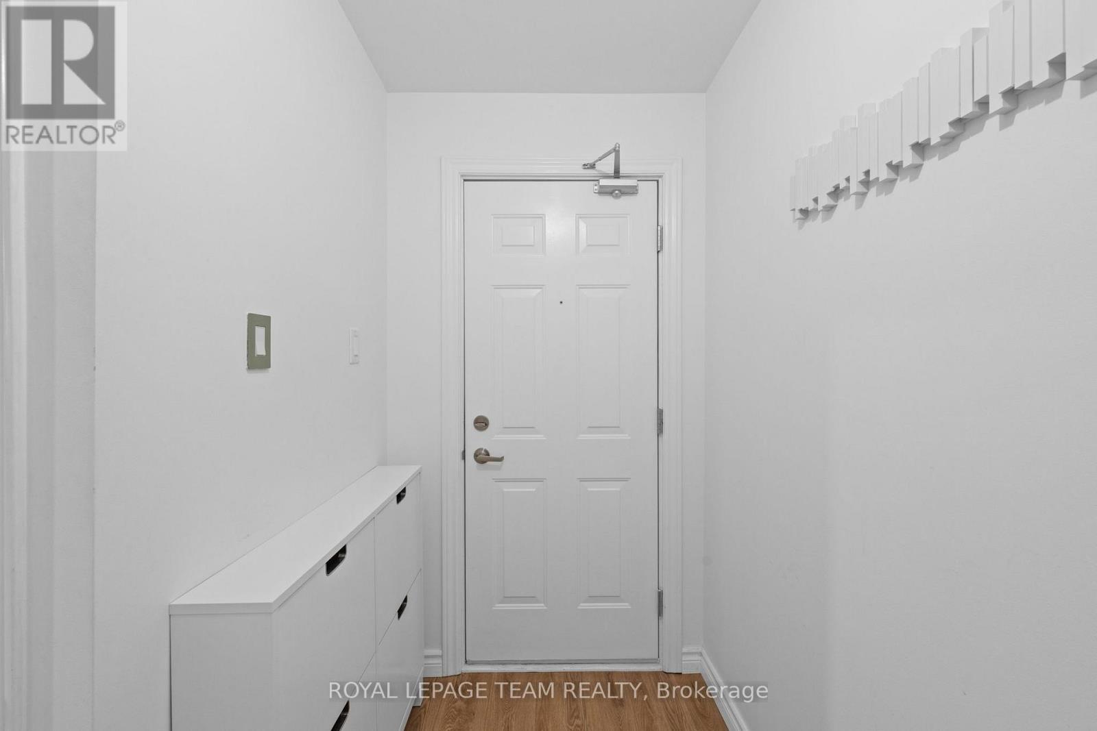 2 - 313 Cresthaven Drive Property Photo 10