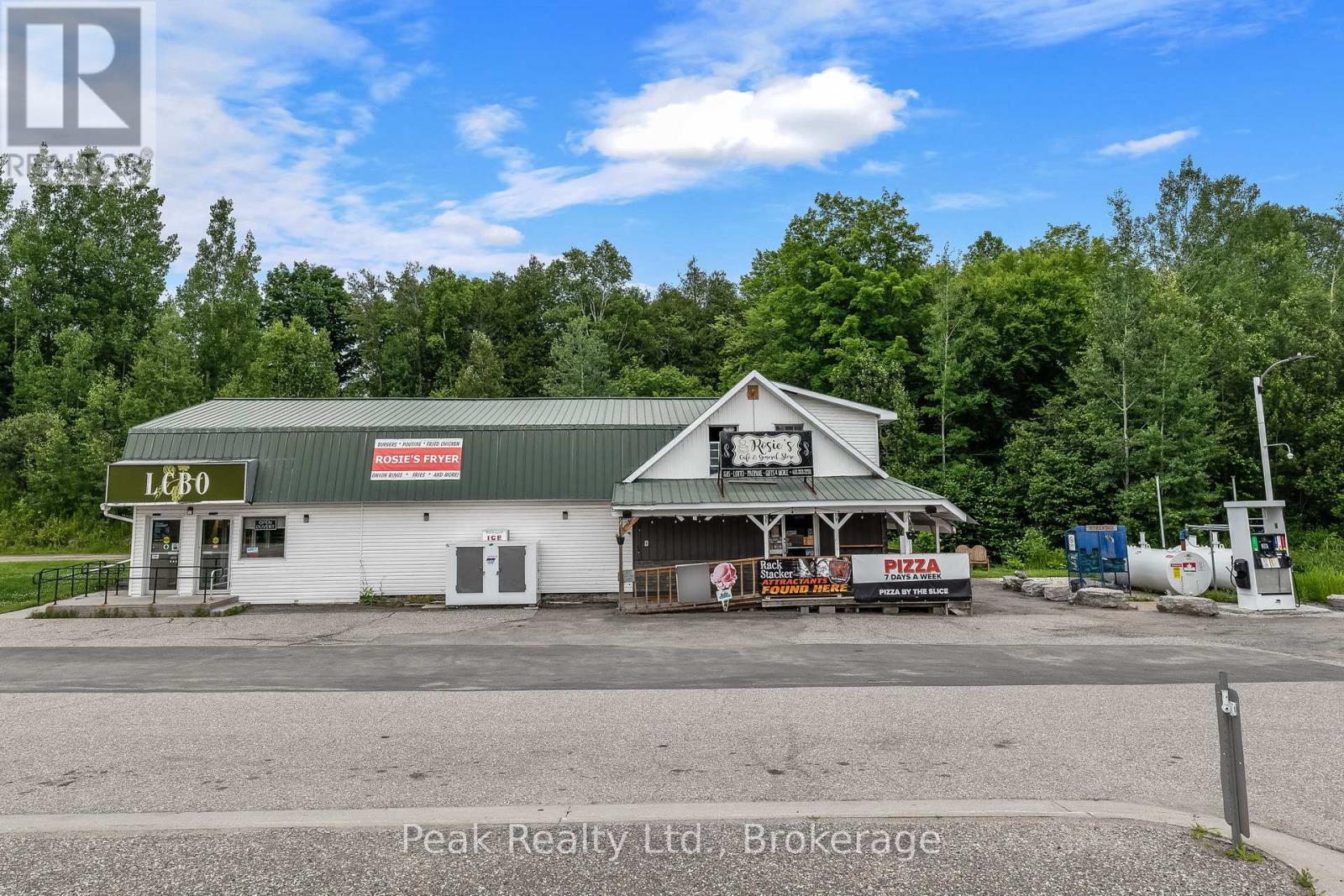 22353 Highway 41 Property Photo 1