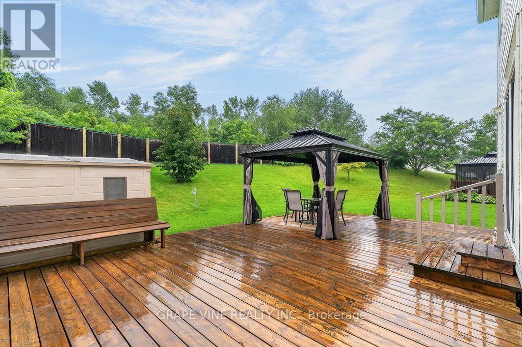 105 Rowallen Place Property Photo 33