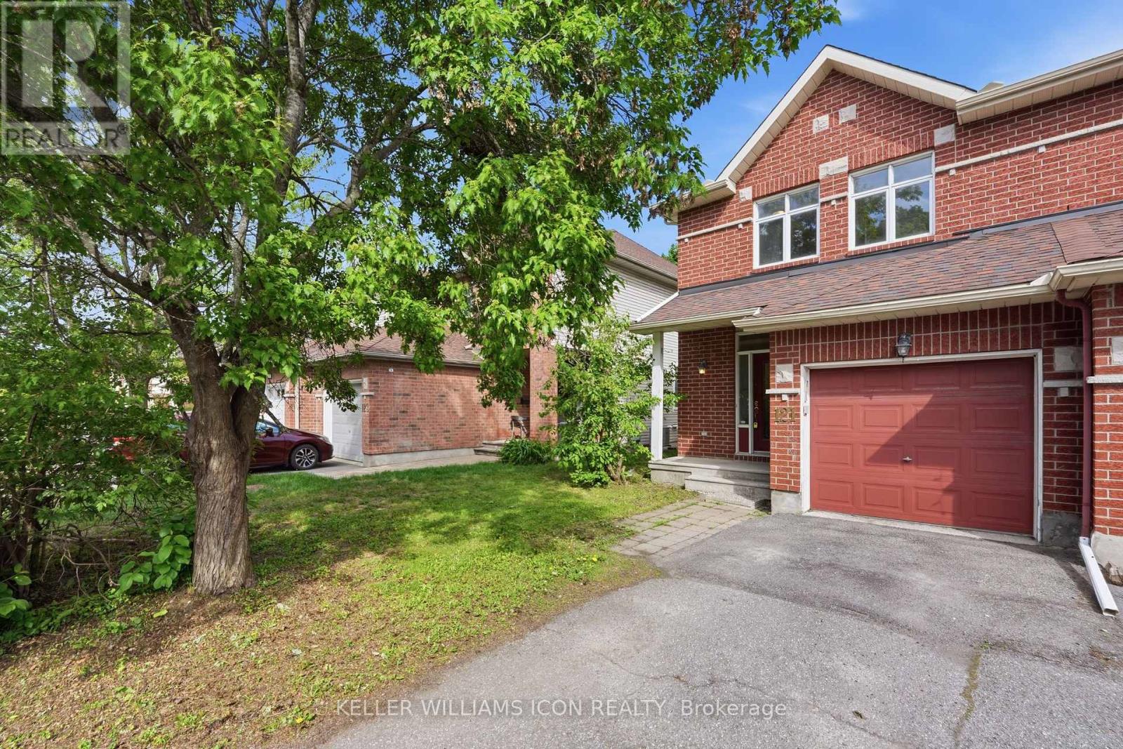 121 Thornbury Crescent Property Photo 1