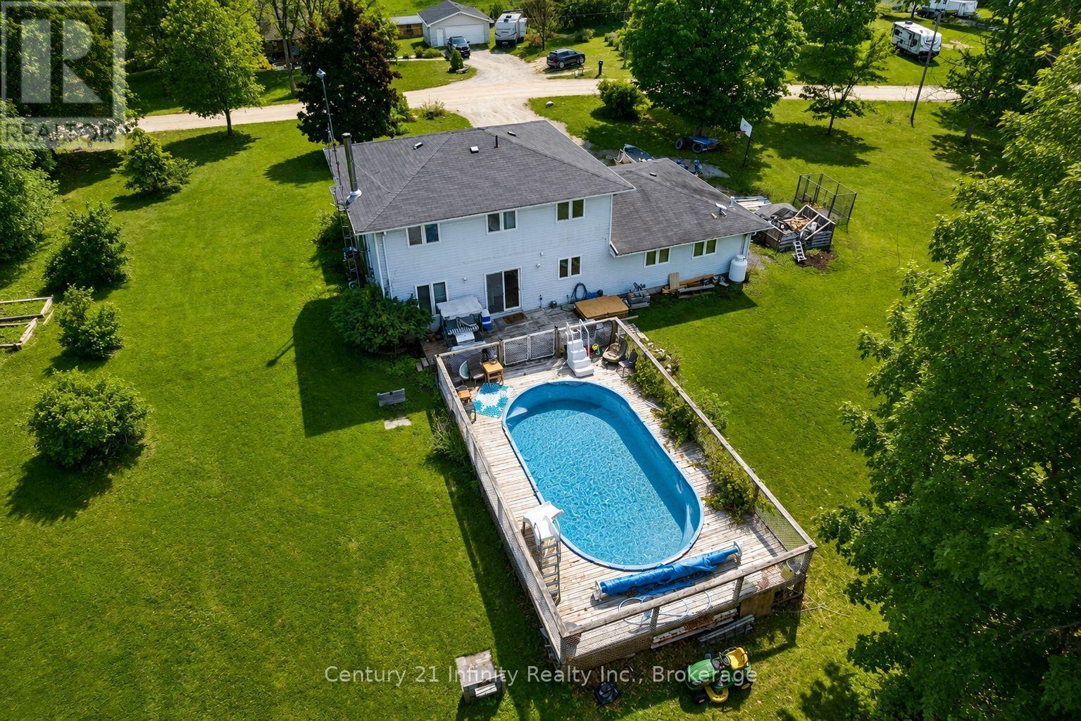 460 Pigden Road Property Photo 3