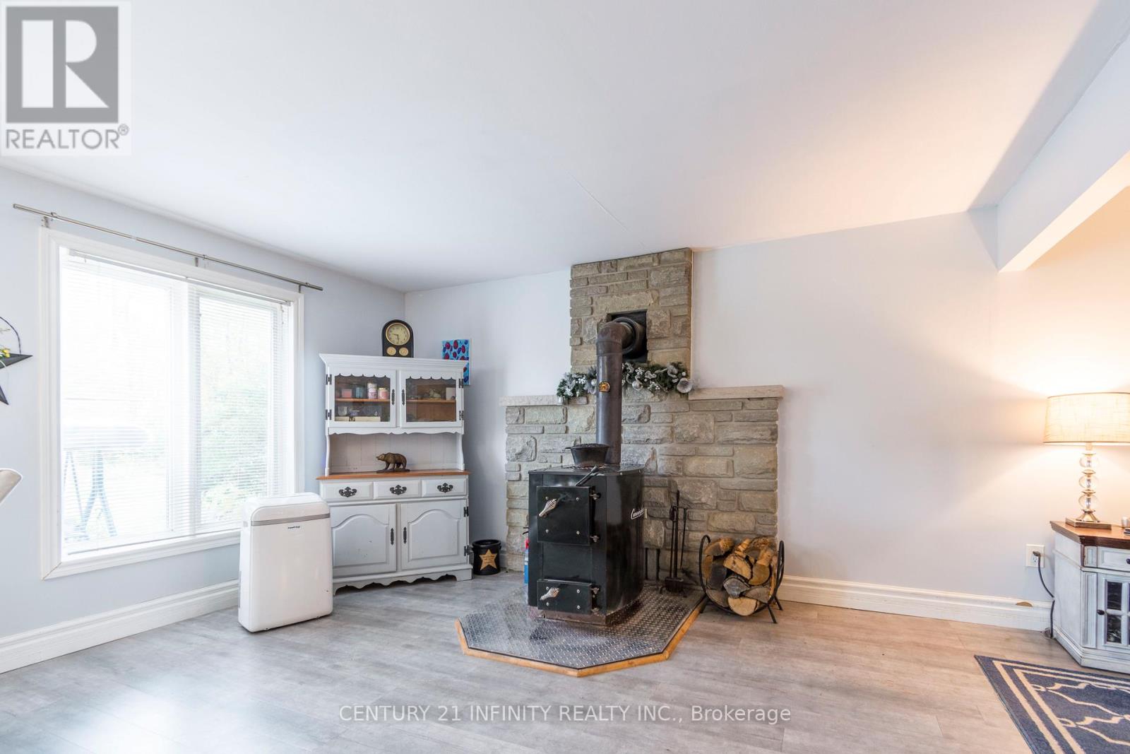 460 Pigden Road Property Photo 13