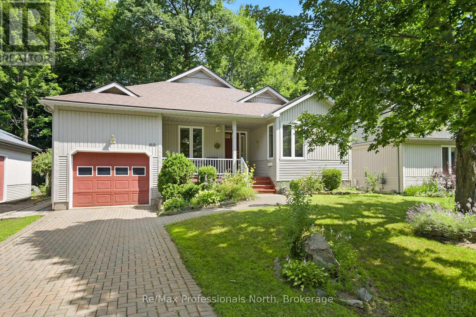 60 Pineridge Gate Property Photo 1