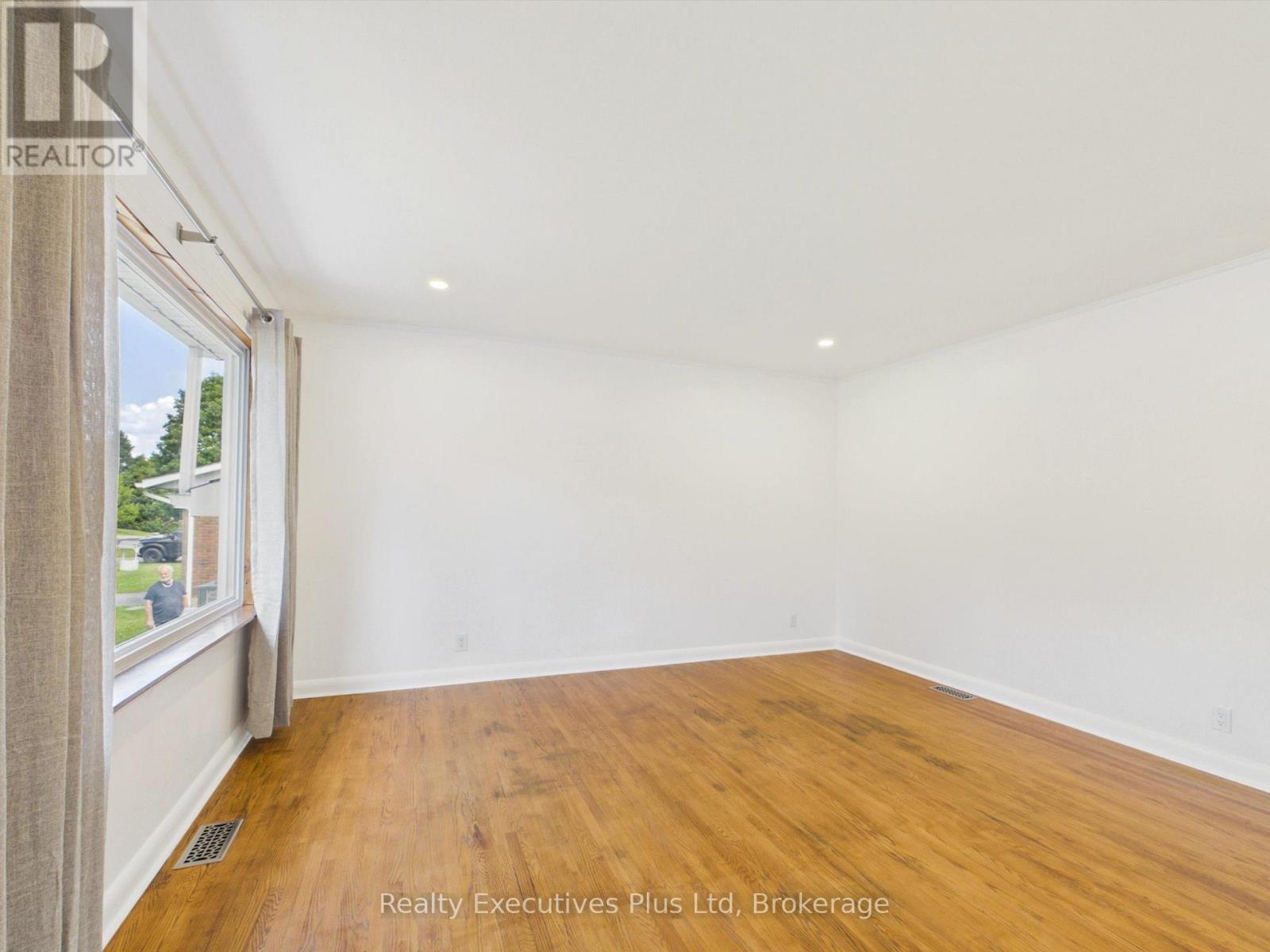 29 Queen Street Property Photo 7