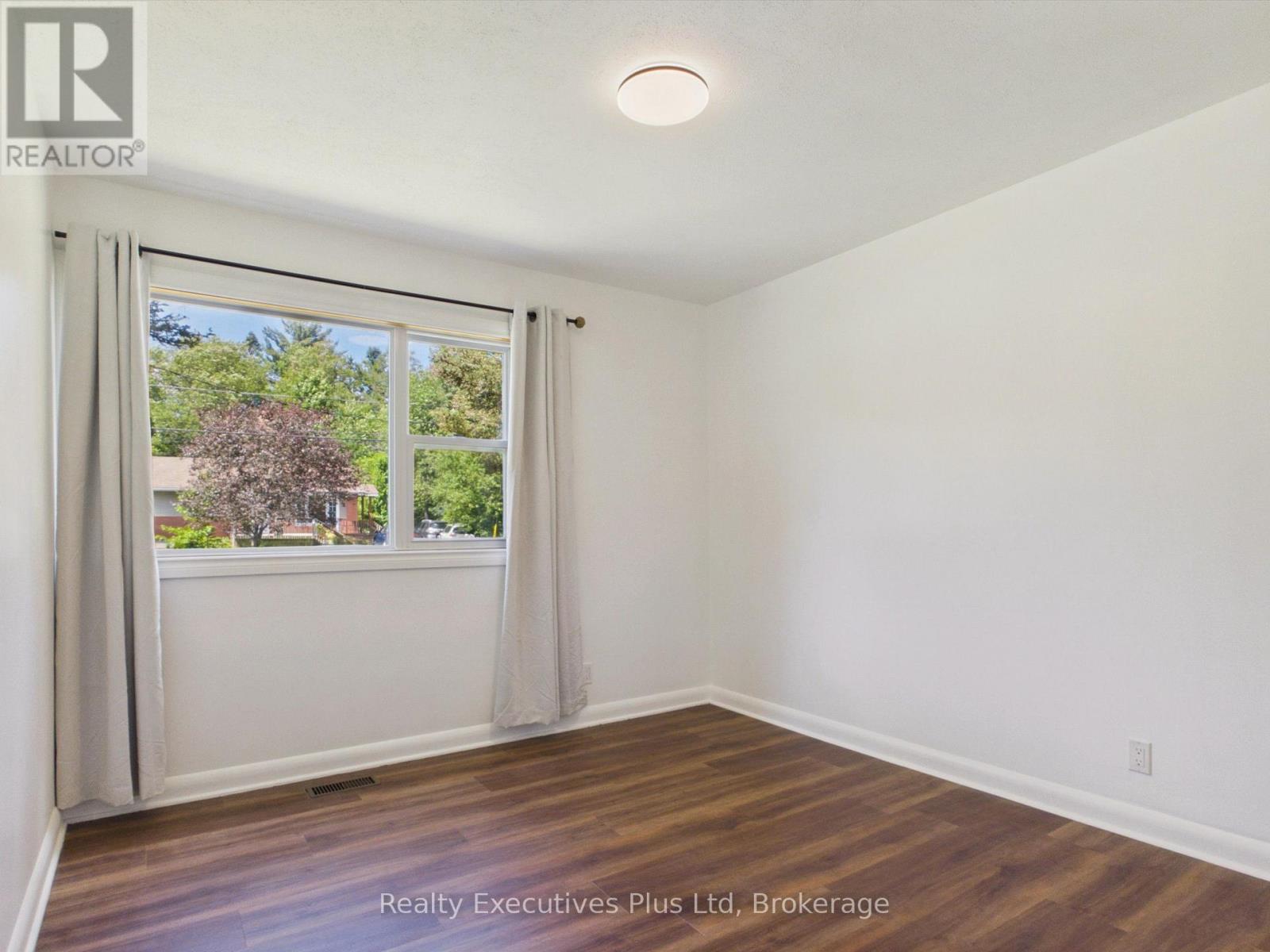 29 Queen Street Property Photo 28