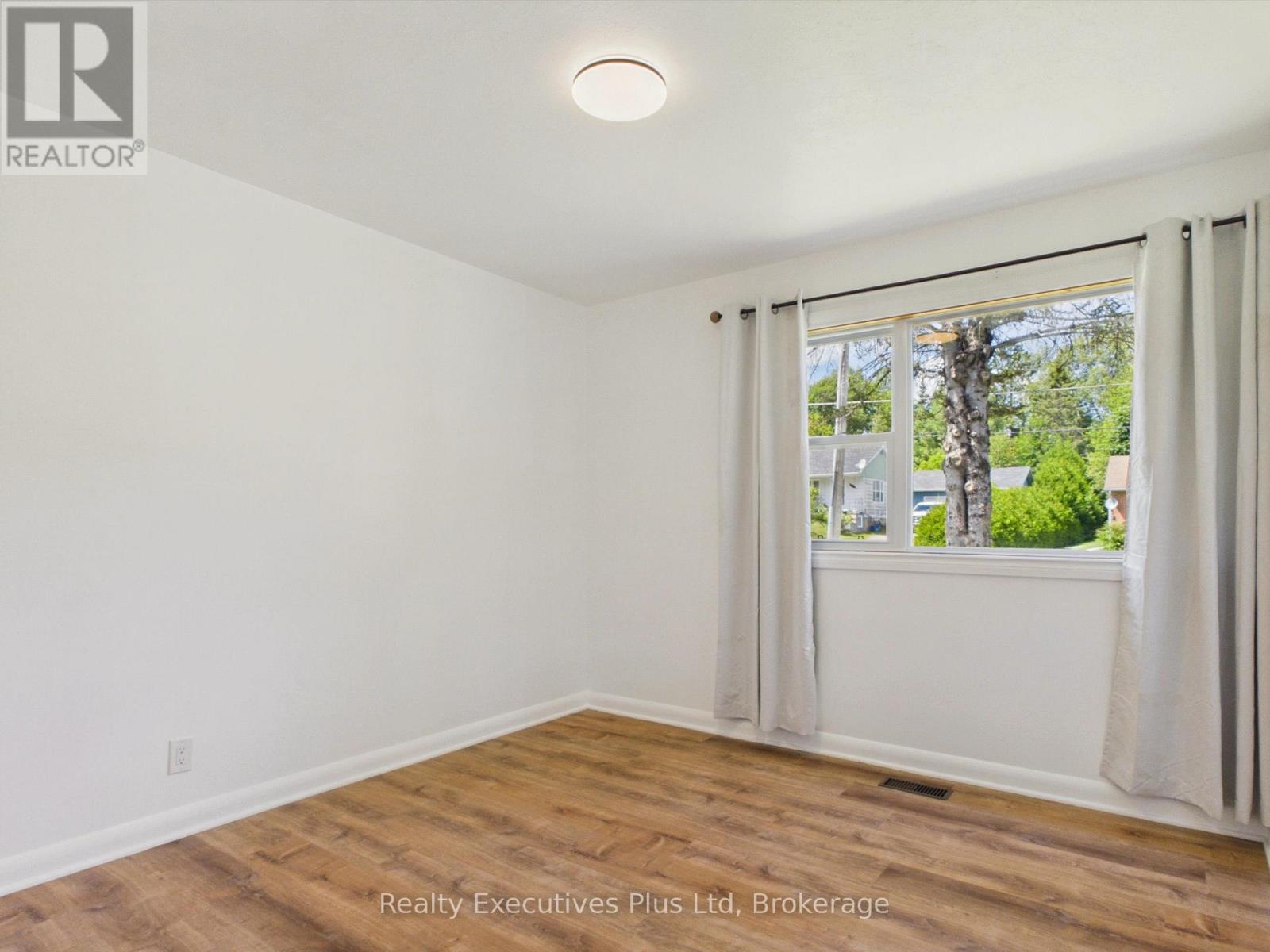 29 Queen Street Property Photo 30