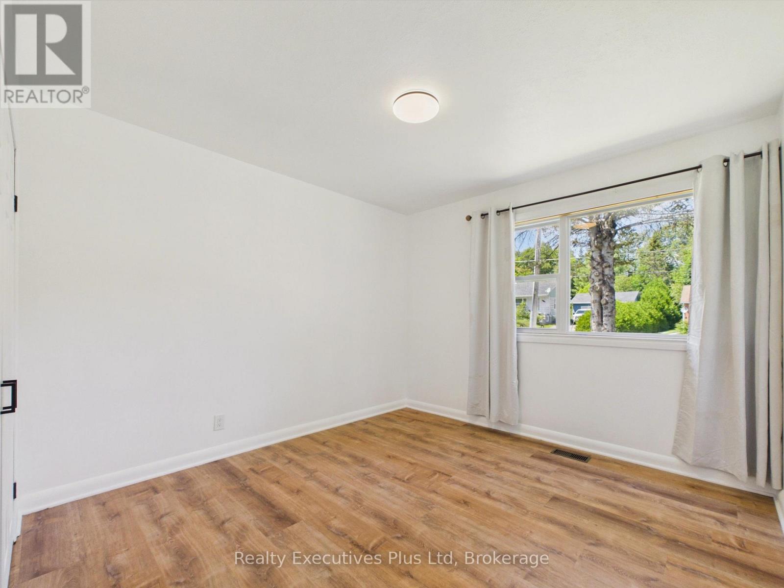 29 Queen Street Property Photo 35