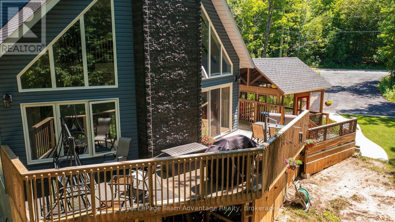 17 Hagerman Court Property Photo 3