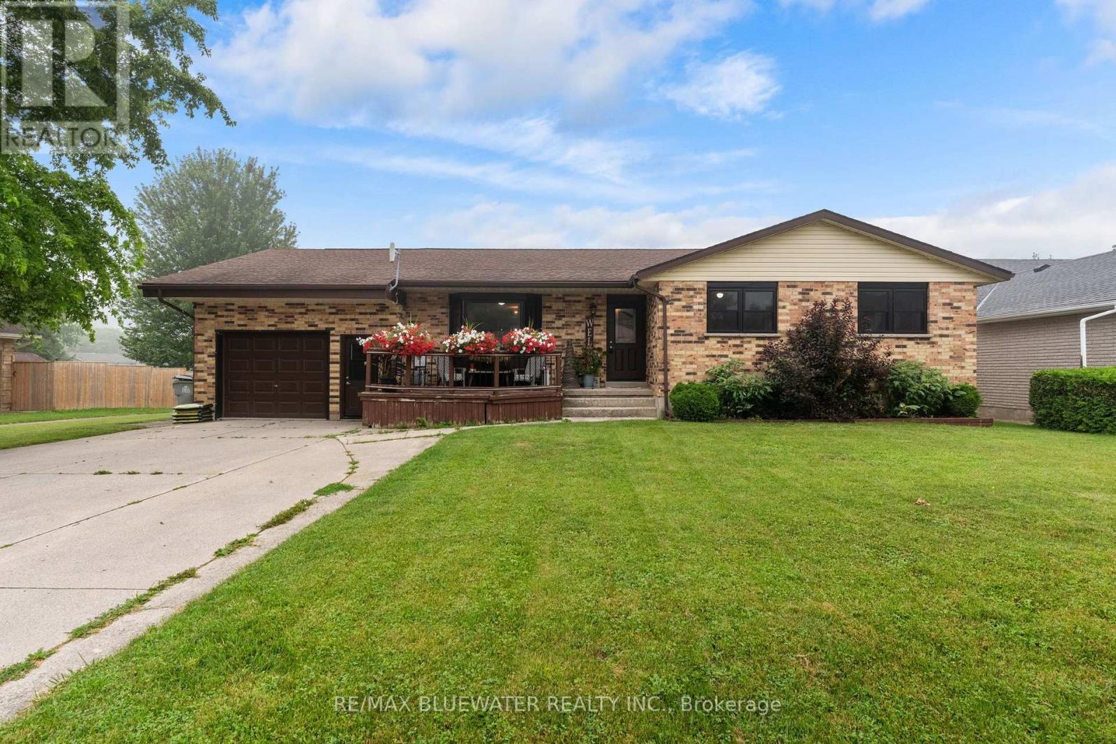210 Hill Street Property Photo 1